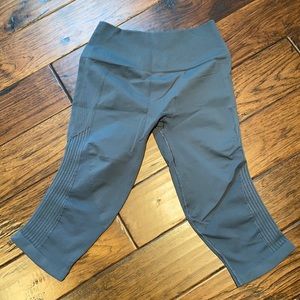 Lululemon workout capris
